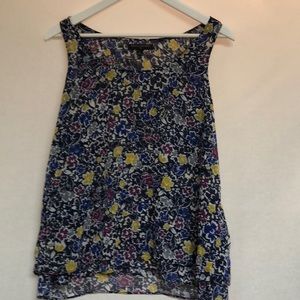Banana Republic Outlet. Floral tank top. size L